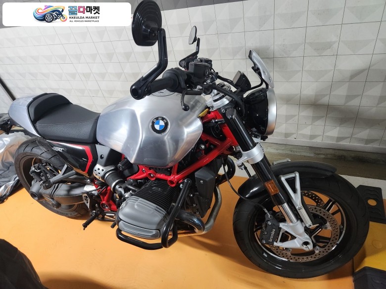 BMW R 12 나인티 (옵션 719 모델) / 2024년 8월 / 2,100km / 신차급 / 판매