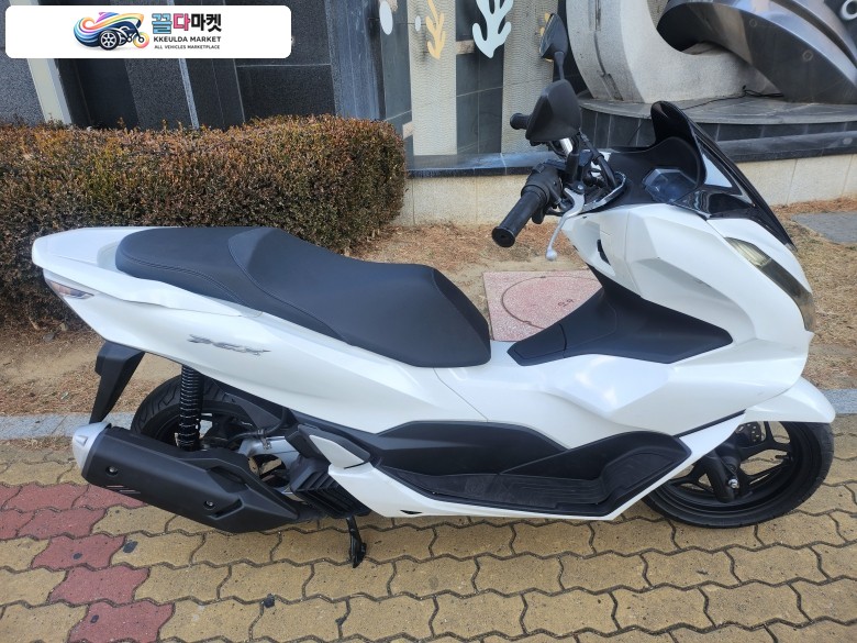 혼다 PCX125 관리상태 양호한 깔끔한 화이트