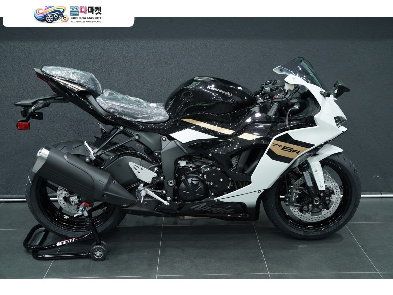 2026년 ZX-6R 화이트 컬러 판매 합니다