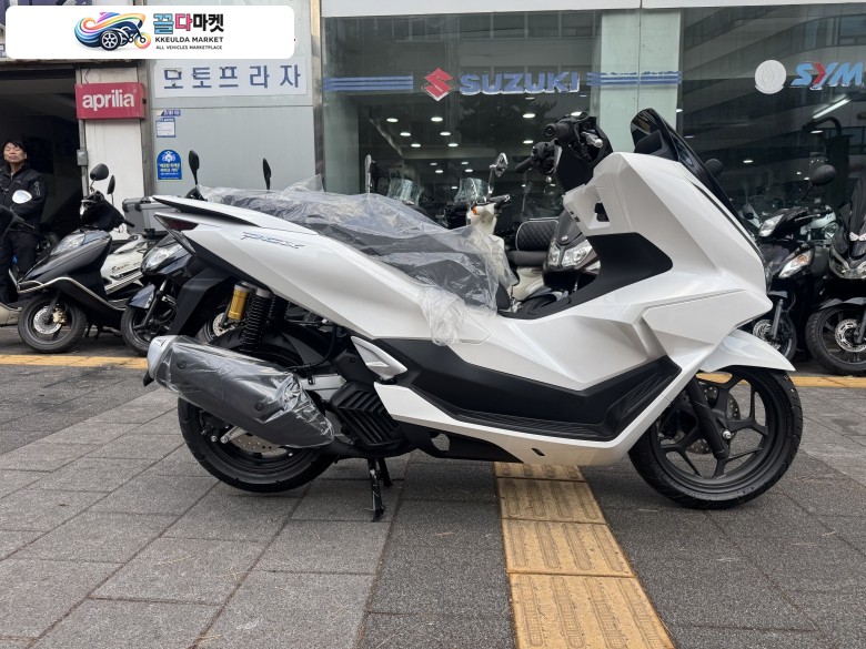 [혼다]2025년식 PCX ABS 차량이 다량 입고되었습니다