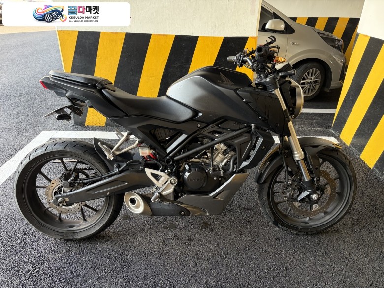 cb125r 블랙 2018년식 판매 16,xxxkm