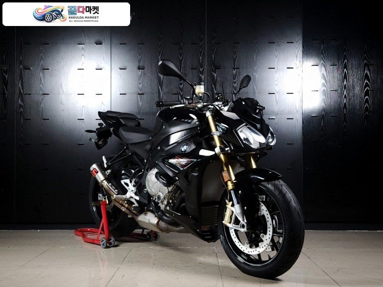 [BMW 공식모델] S1000R ABS 스포츠 네이키드 - 정품 아크라포빅 슬립온 배기 구변완료 - 무사고 관리잘된 깔끔한 홈서비스 중고매물 - 정직한 최고가 대차 및 매입을 도와드립니다