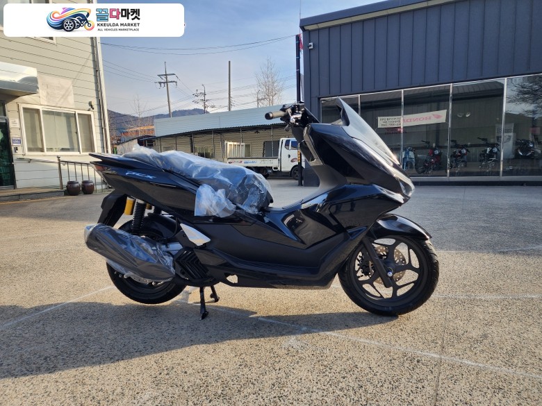 [신차]HONDA 혼다 PCX125 2026년 펄블랙 고급스러운 스타일링과 쾌적하고 여유로운 주행 성능