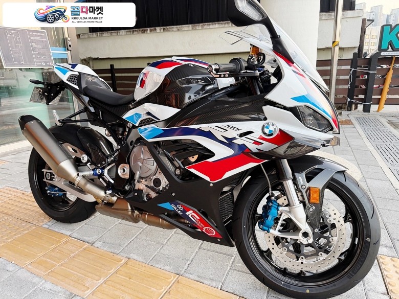 BMW M1000RR 신차급 판매합니다.2023년식 일인신조 키로수 106km