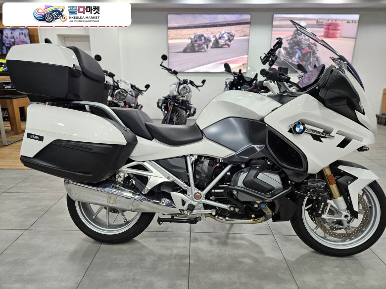 킬로수 짧은 R1250RT 화이트 컬러 24년식 판매합니다.(2664km)가격인하 2750만원
