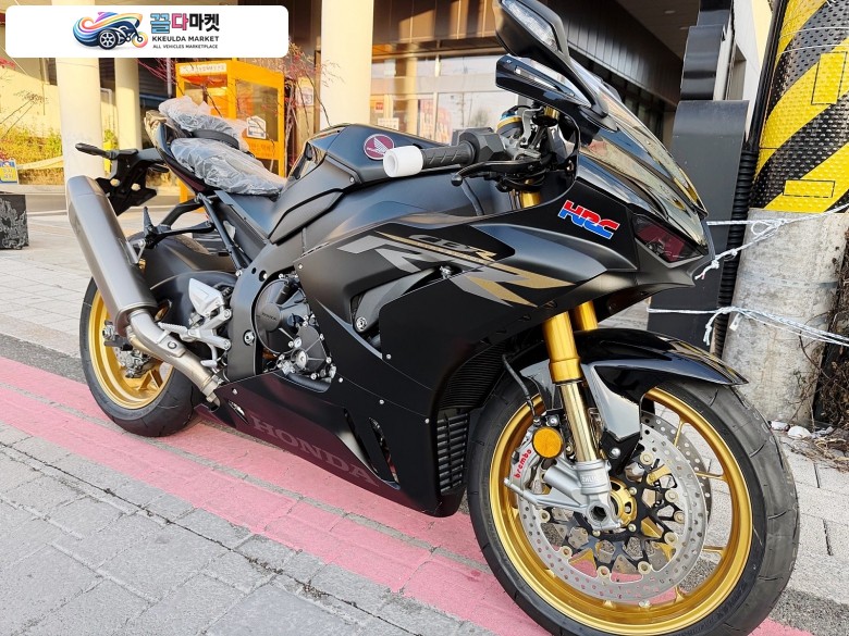 혼다 CBR 1000RR SP 모델 2023년식 신차 판매합니다.