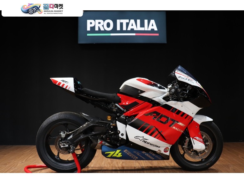 [프로이탈리아] Moto2머신 스트리트트리플 765 RS