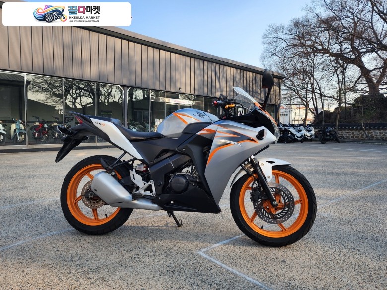[중고]HONDA 혼다 CBR125R 입문용 로드 스포츠 바이크 입문용으로 추천합니다.