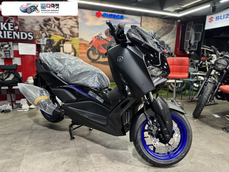 X맥스 300 신차 1대만 할인판매 합니다.