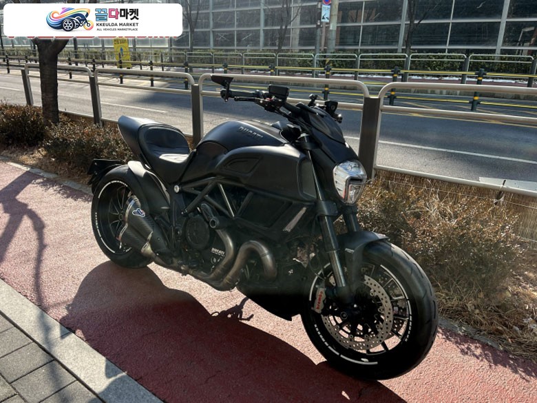 Ducati Diavel Dark