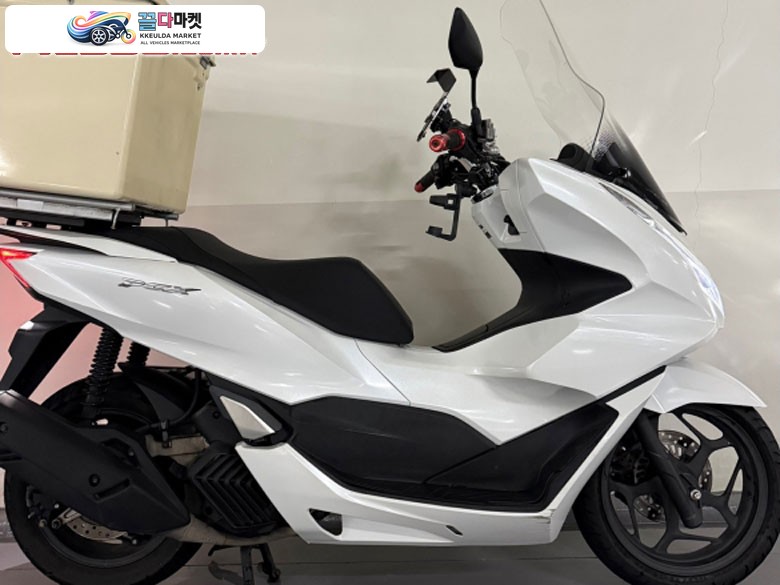 21년식 혼다 PCX125ABS 화이트 1.4만키로 짧은키로수 배달대행풀셋팅차량 판매합니다.