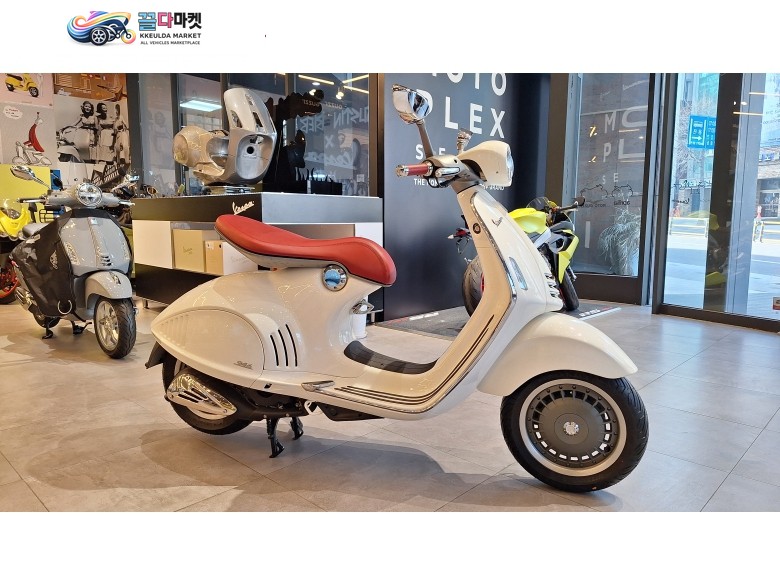 VESPA 946 콰란타세이 깨긋한 매물 내놓습니다.