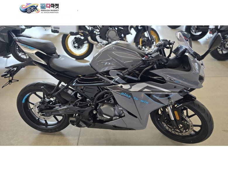 CF모토 300SR 신차차량입니다.