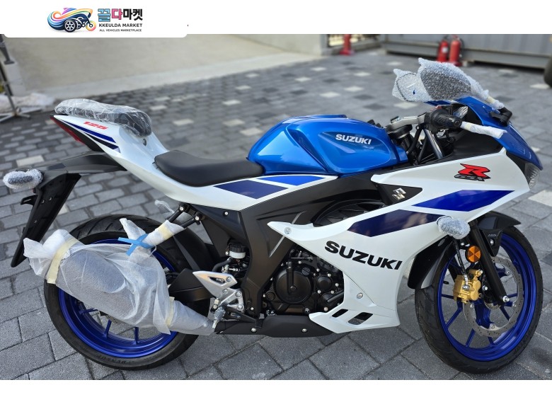 스즈키 GSX-R125 신차차량입니다.