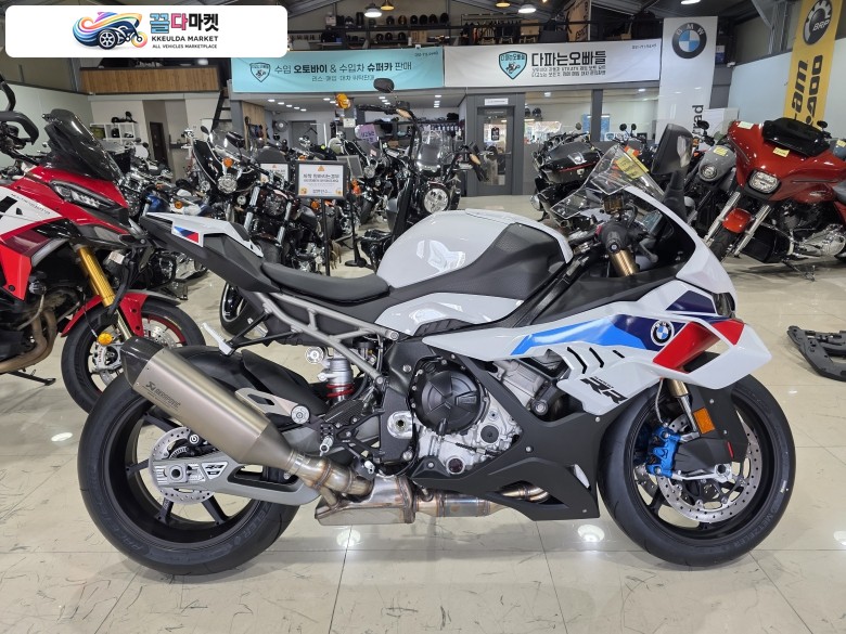 BMW S1000RR M PAK 취등록비 별도 입니다.