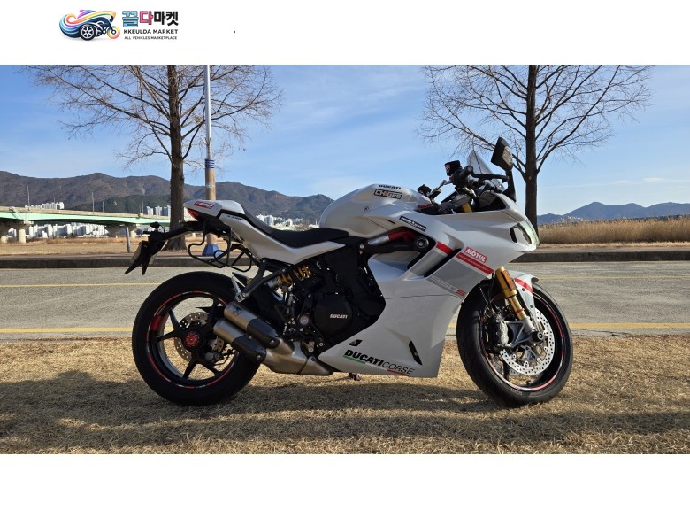 두카티 슈퍼스포츠950S 24년식 (화이트)
