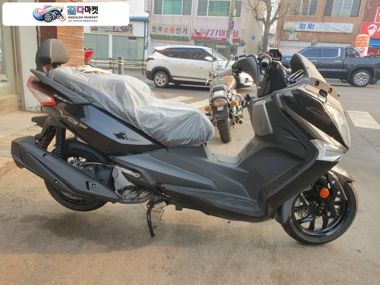 SYM VS 300 블랙 2022년식 신차 팝니다.