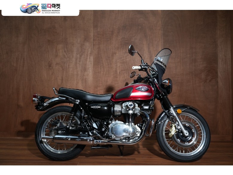 2022 / 가와사키 / w800 / 2022 / 12,000 KM 판매/대차
