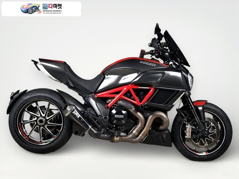 [ DUCATI ] 디아벨 카본 (DIAVEL) 럭셔리 크루저 / 정품 레무스 슬립온 / 무사고 중고 매물 / 매입 및 대차 가능 / 후불 배송 서비스