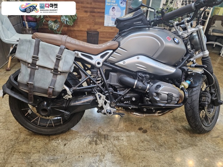 2017년식 BMW R9T 스크램블러 짧은 키로수 판매합니다.