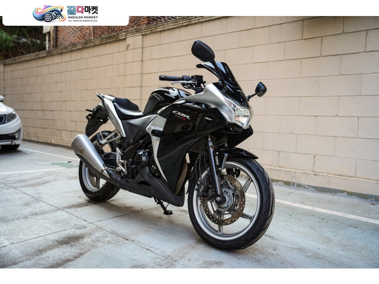 11년식 혼다 CBR250R ABS 모델 판매합니다
