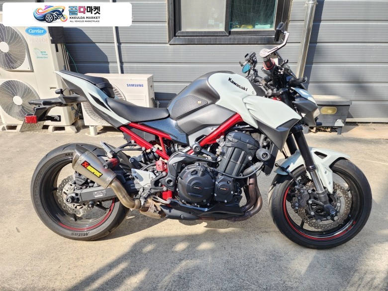 SLBIKE 2022년식 가와사키 Z900 화이트 아크라포빅 판매