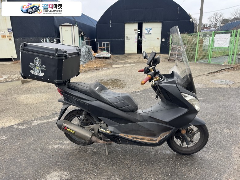 혼다 pcx125 16년형 풀배기 생활풀튜닝 짧은키로수 멧블랙컬러 팝니다