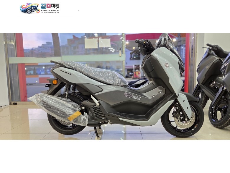 블랙박스 무상지원 !!!   2026년 YAMAHA N-MAX125 새로운 컬러  판매 합니다.