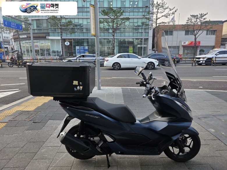 티바이크 2024년 최상급 컨디션 혼다 더뉴PCX125 ABS 블루 컬러 판매합니다. -카드-대차-할부-