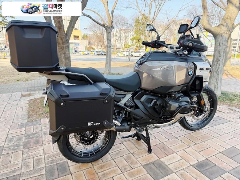 BMW R1300GS ADV 트리플블랙 수동 풀옵션 2025년 4월등록 신차 판매합니다.