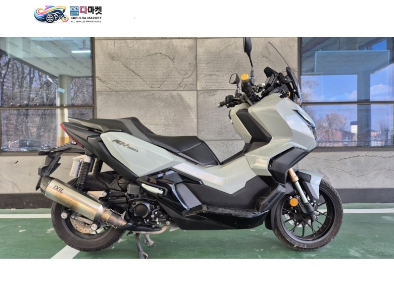 ADV350 24년식 팝니다.