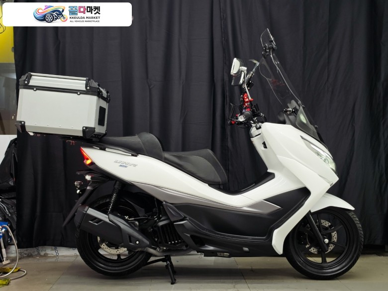 UHR125 DNA모터스 7918KM 1인신조 무사고 특옵션 판매합니다
