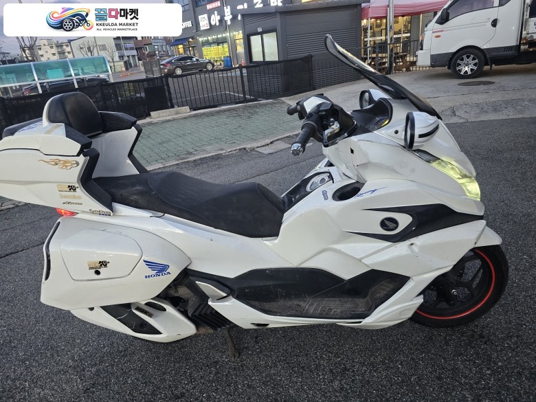 2022년식 혼다 PCX125 골드윙카울튜닝 팝니다
