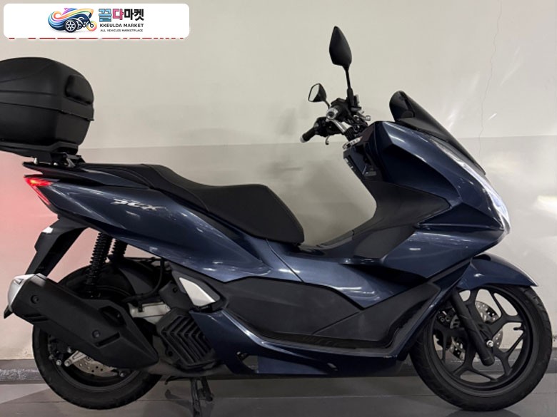 21년식 혼다 PCX125ABS 4천키로 1인차주 동네바리사용한 바이크 판매합니다.