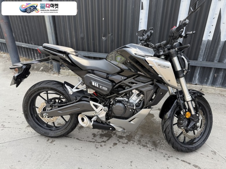 혼다 CB125R 상태깨끗 새타이어 팝니다