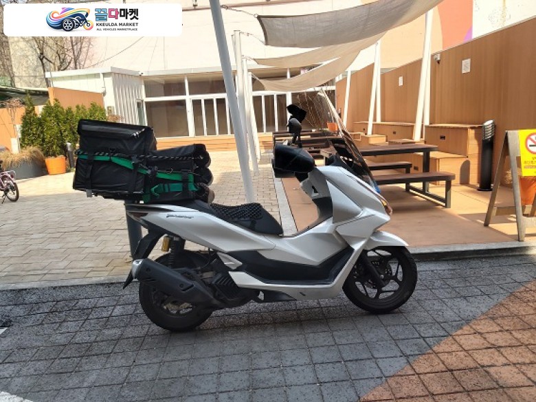 혼다 PCX 125 25년식 스쿠터판매합니다.