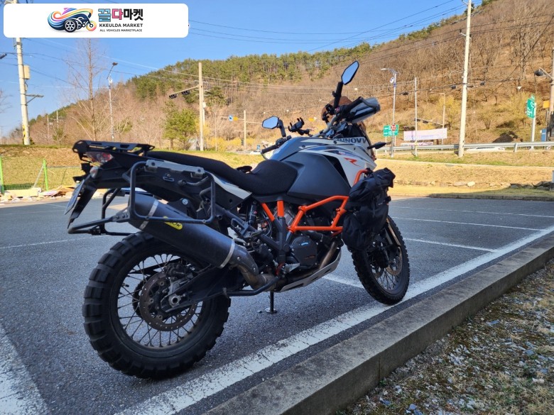 깔끔한 빅 듀얼 KTM 1090R 판매합니다.