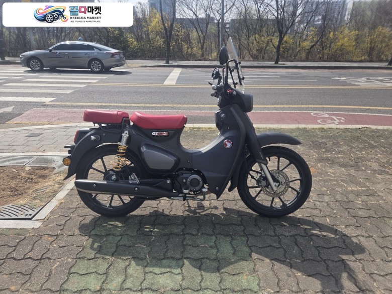 올린스 쇼바 장착한 신차캍은 24년식C125 ABS 판매합니다