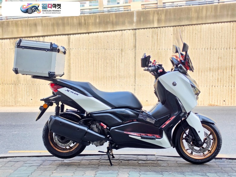 Xmax300 야마하 2023년식 페리모델 판매합니다