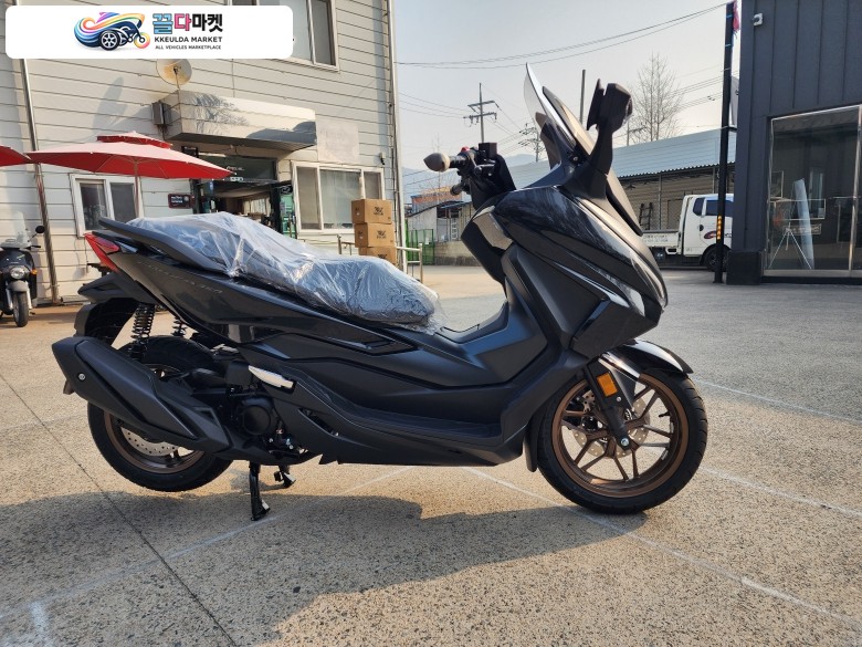 [신차]HONDA 혼다 2026 포르자 350(FORZA) 스타일리시한 외관에 라이더를 배려한