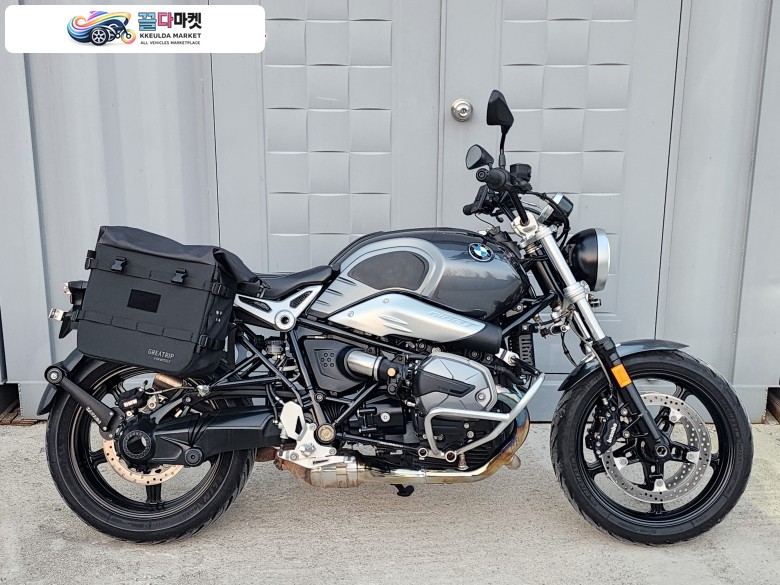 BMW R나인T 퓨어 아크라포빅 상태우수 판매합니다.