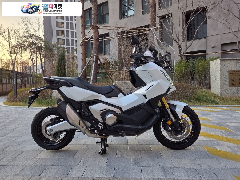 2025년식 혼다 XADV 750 신차급 컨디션 흰색 판매합니다.