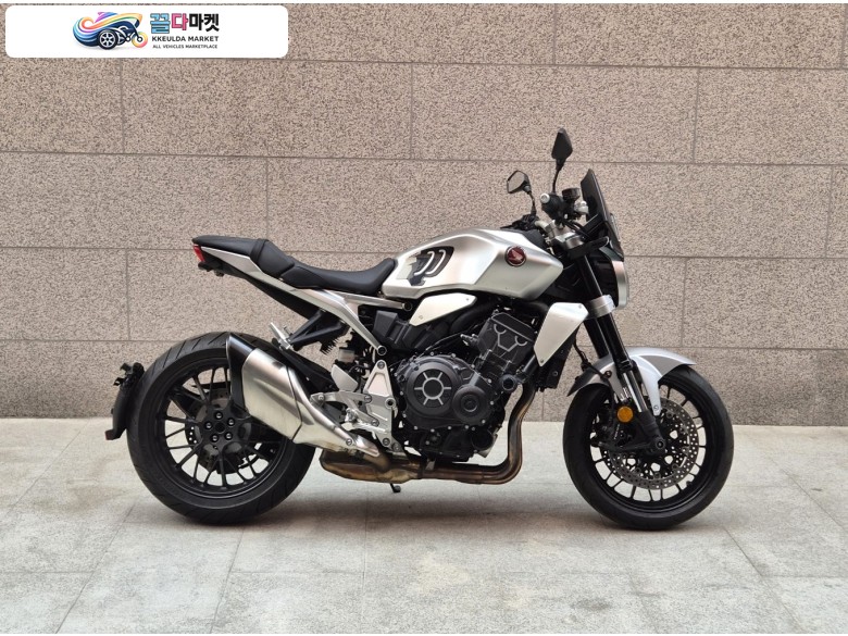 [사용검사완] 2022 CB1000R 9천키로 판매합니다.