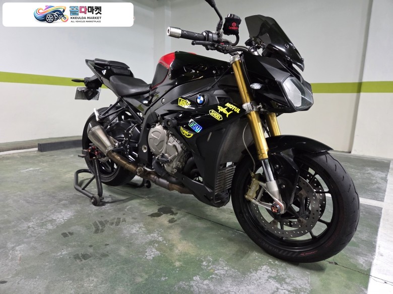 BMW S1000R  14년식 판매 합니다.