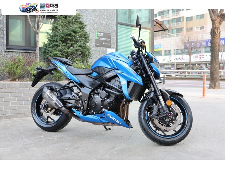 웅장한 4기통 GSX-S750 2019년식 요시무라 구변 판매합니다