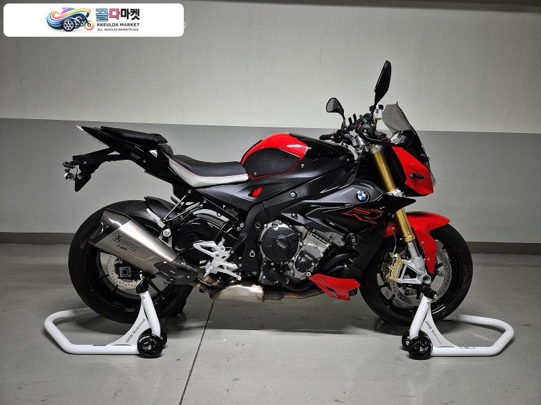 짧은키로수 신차급 S1000R 판매합니다.