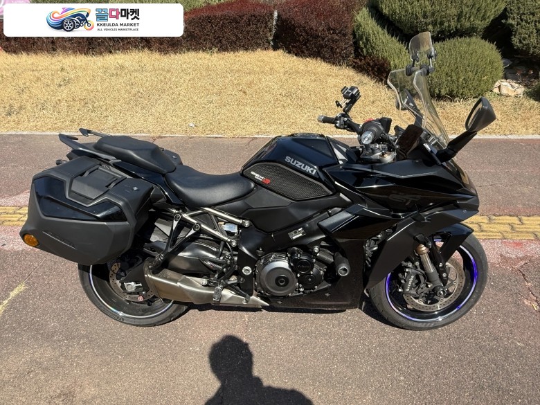 스즈키 s1000gt 2022년식 2.7만키로 판매합니다