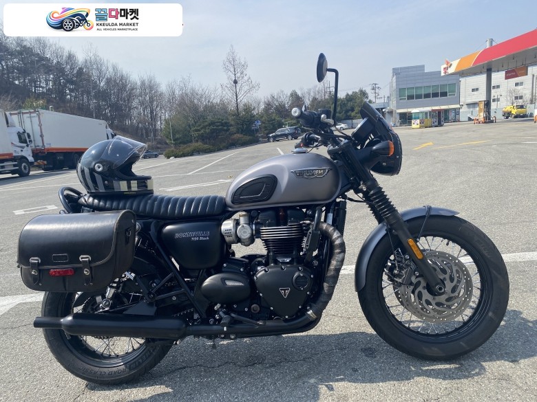 본네빌 T120 판매합니다