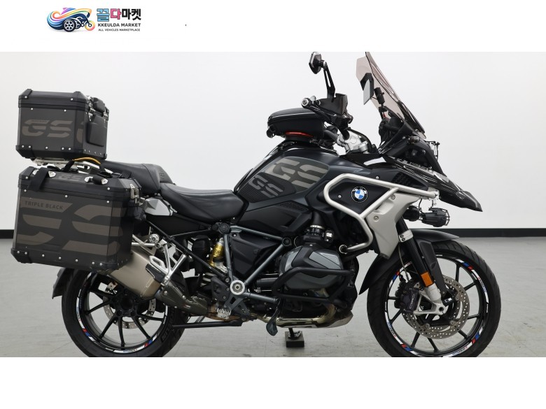 [ 매버릭바이크 ] / 풀옵션, 아크라포빅 머플러 장착된 BMW R1250GS 판매합니다.