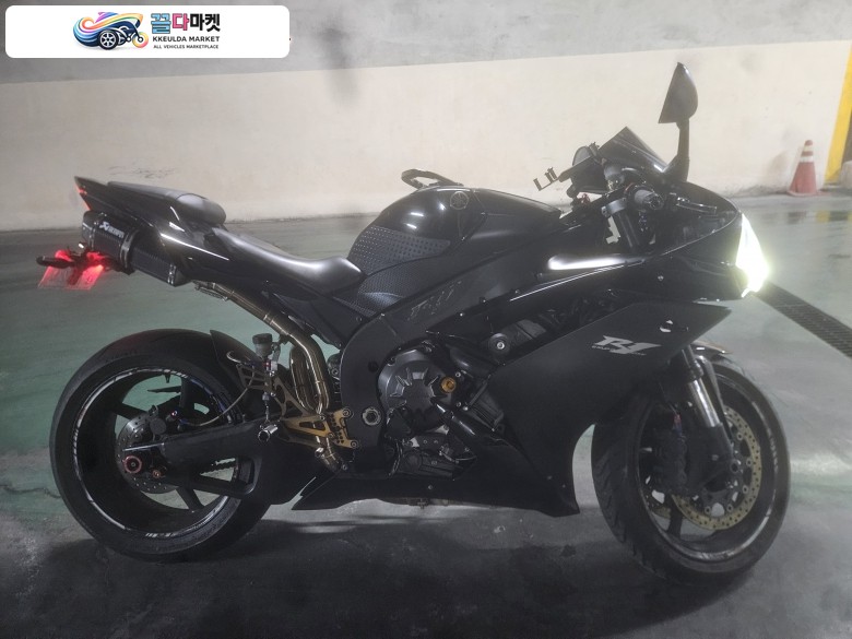 야마하 r1 관리잘된 구형 판매합니다 !